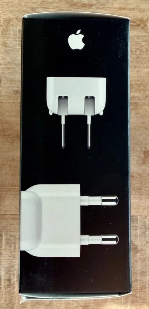 Apple World Travel Adapter Kit MB974ZM/A Genuine OEM Plug Set USB New - Image 1